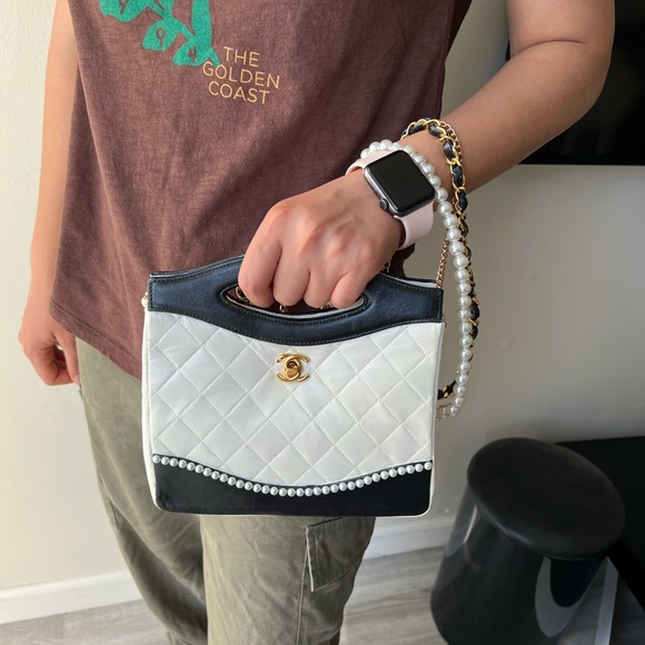 Up for Trade🔥🔥🔥RARE 🔥 Chanel Mini Tote Pearl Crossbody Bag - Picture 6 of 14